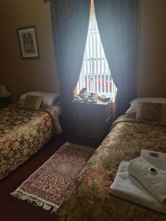 فندق The Red Lion Llangadog المظهر الخارجي الصورة