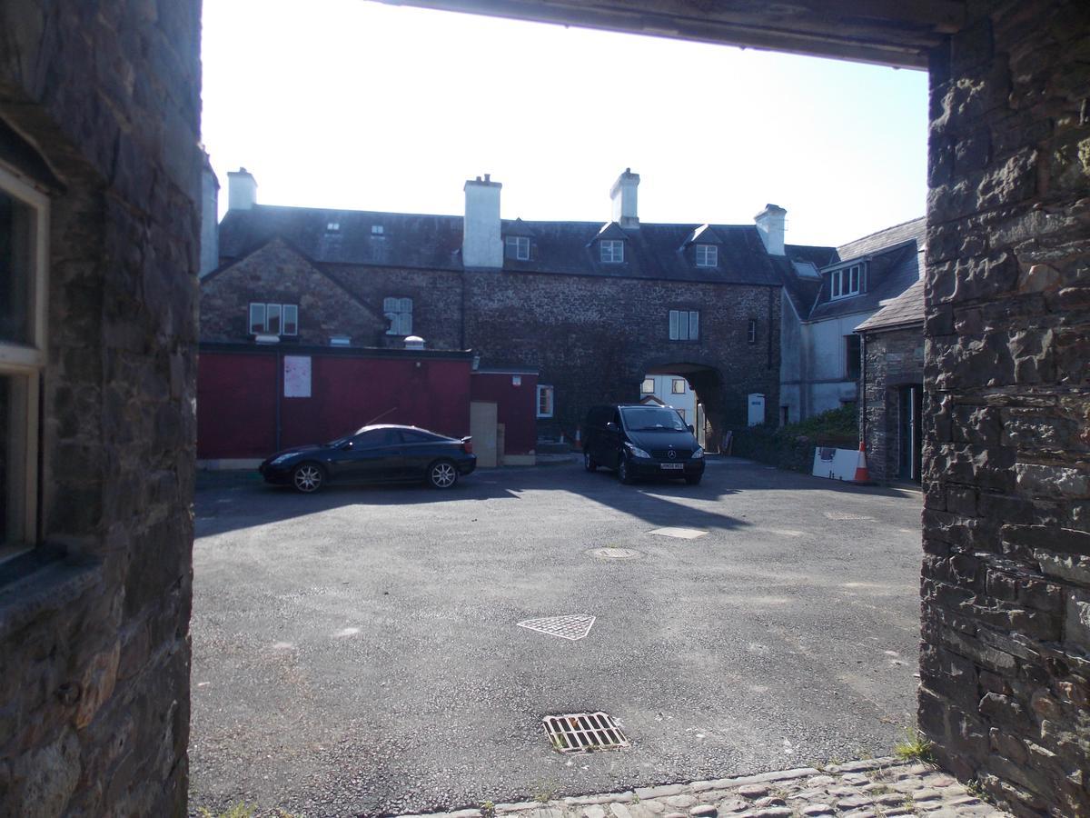 فندق The Red Lion Llangadog المظهر الخارجي الصورة