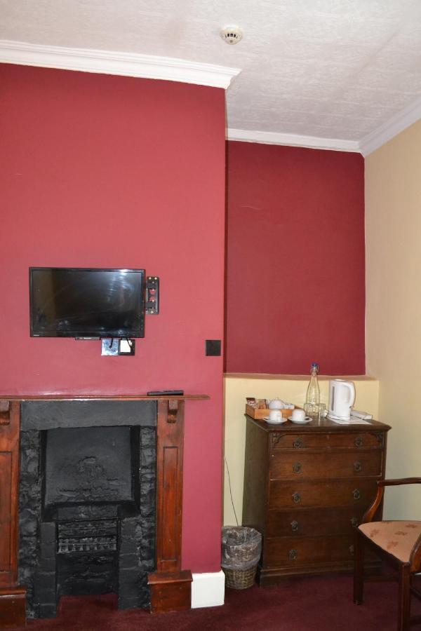 فندق The Red Lion Llangadog المظهر الخارجي الصورة